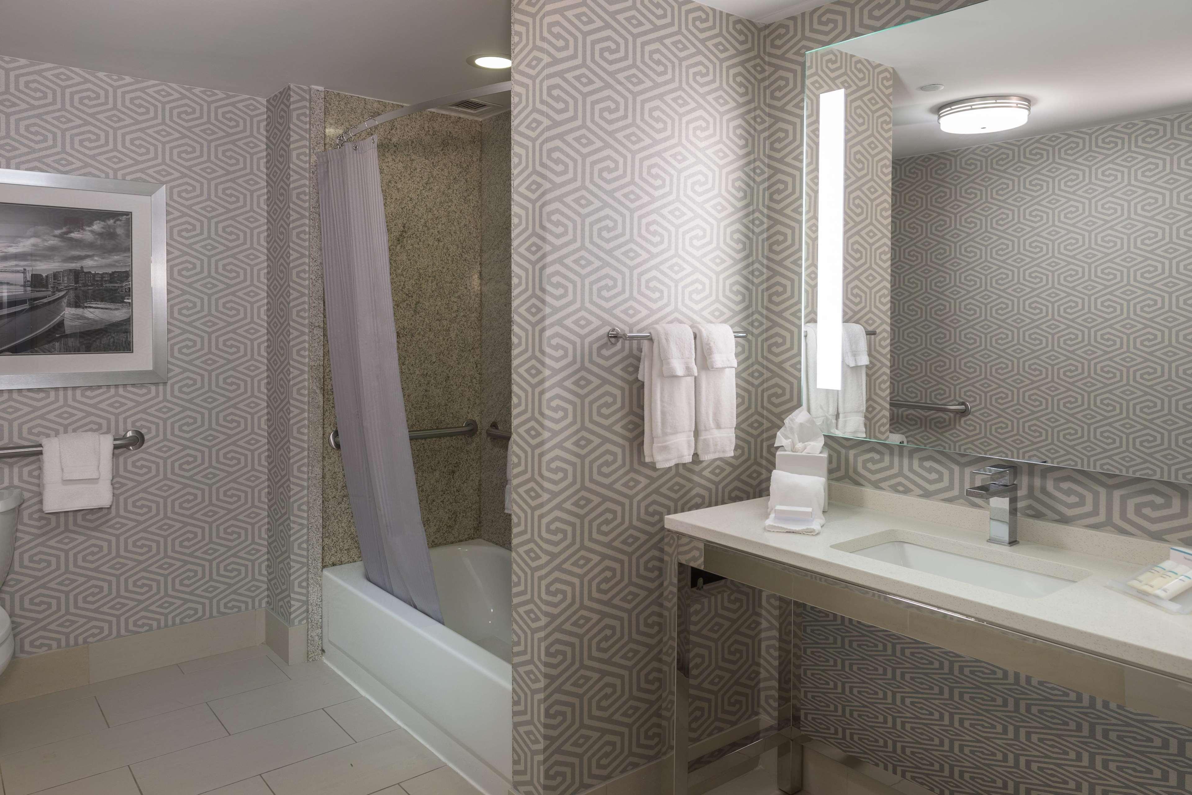 Hilton Garden Inn Portsmouth Downtown Ngoại thất bức ảnh